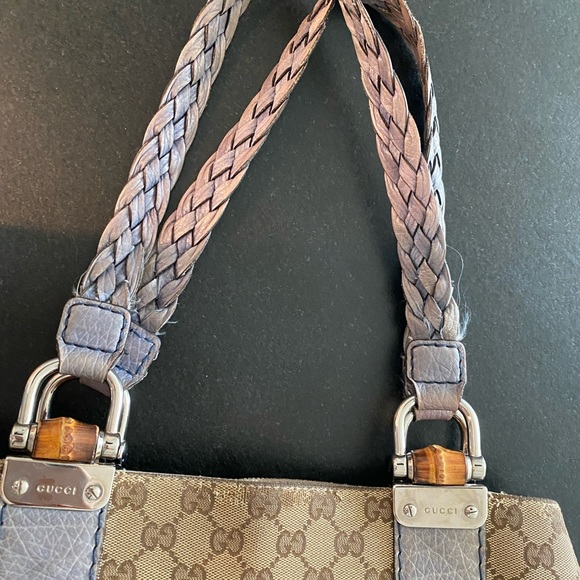 Beautiful Gucci authentic purse! Medium size used. - Picture 4 of 9